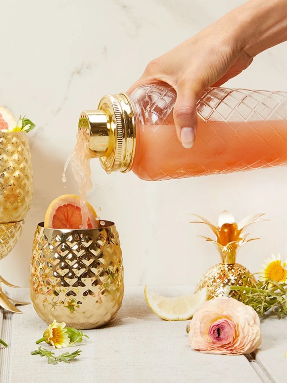 Chic & Tonic Cocktail Shaker